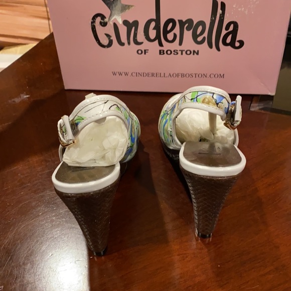 New- Cinderella of Boston water print wedge sandal size 5 1/2 - Picture 3 of 5